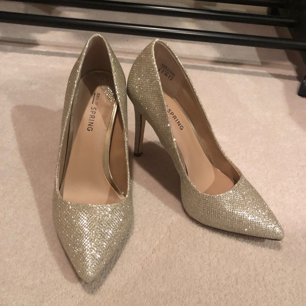 NIB Spring champagne colored pumps